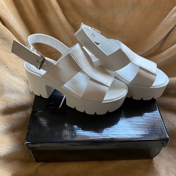 White platform heel - Picture 2 of 4